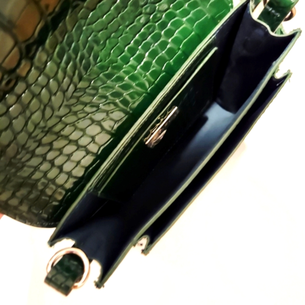 Croc Embossed Handbag With Shoulder Strap - Picture 3 of 3